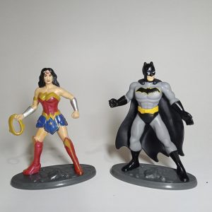 Figura Mujer maravilla y Batman